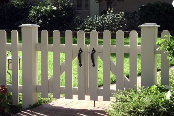 8a3fff31f9de9b777fd8f22098fc7482--picket-fence-gate-wood-fence-gates